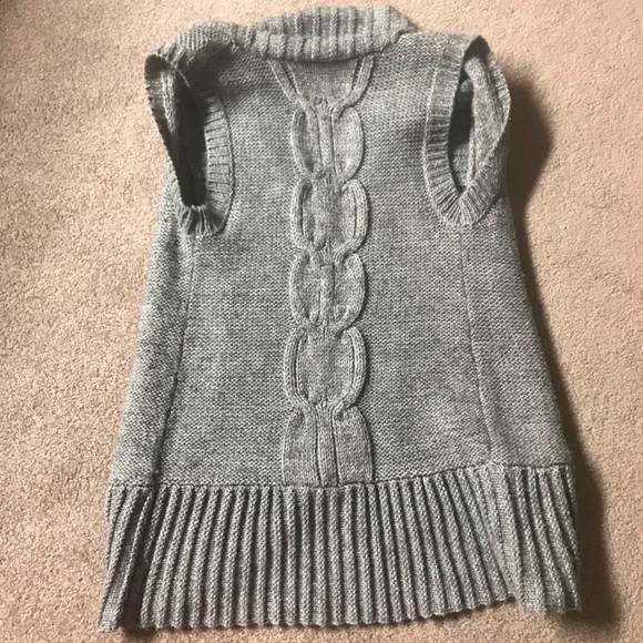 🎉SOLD🎉Knitted Charlotte Russe Shawl - Picture 2 of 3